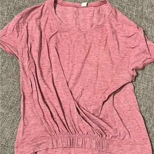 Lululemon size 2 cropped pink tee